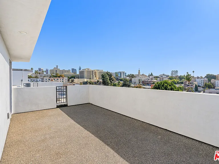 236 S Carondelet St — Photo 22
