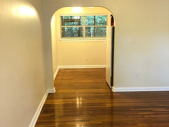 2nd image of 1009 Pine St