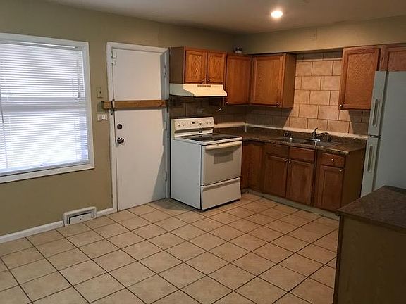 4th image of 11202 Corrington Ave