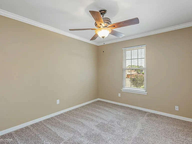 10101 Saratoga Dr — Photo 6