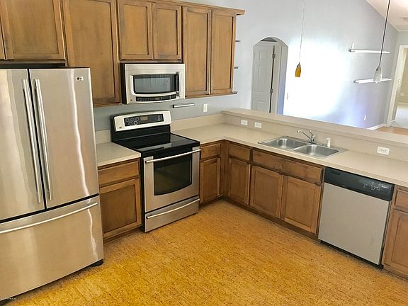 4th image of 2493 Royal Pointe Dr