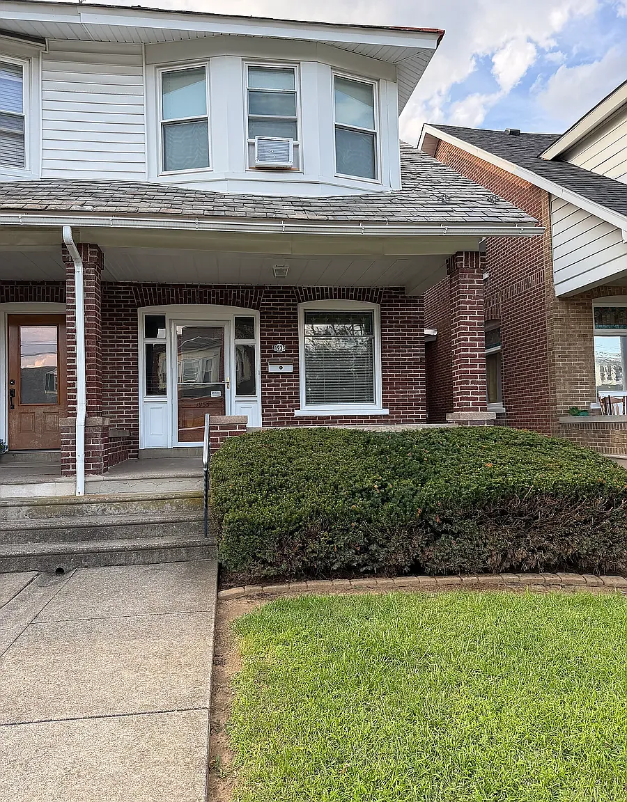 3 bed, 1284 sqft, $2,100 — Photo 1