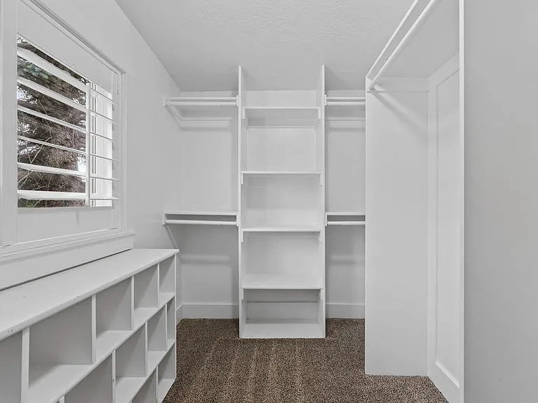 3395 E Larchmont Dr — Photo 24