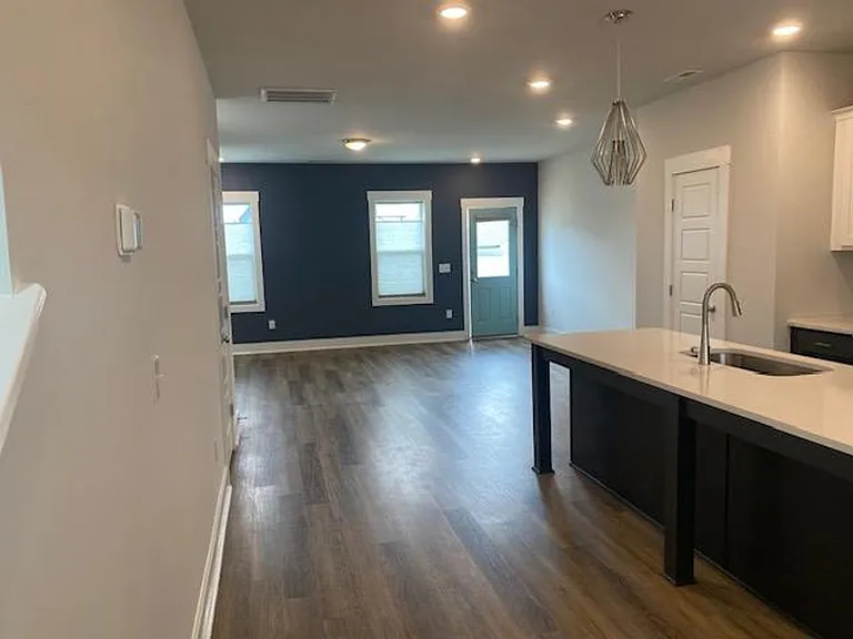 686 Vine Pkwy — Photo 4