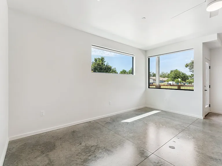 1540 NW 30th St — Photo 25