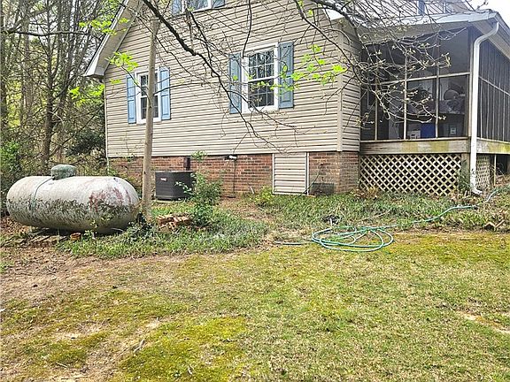4th image of 213 Anthony Rd