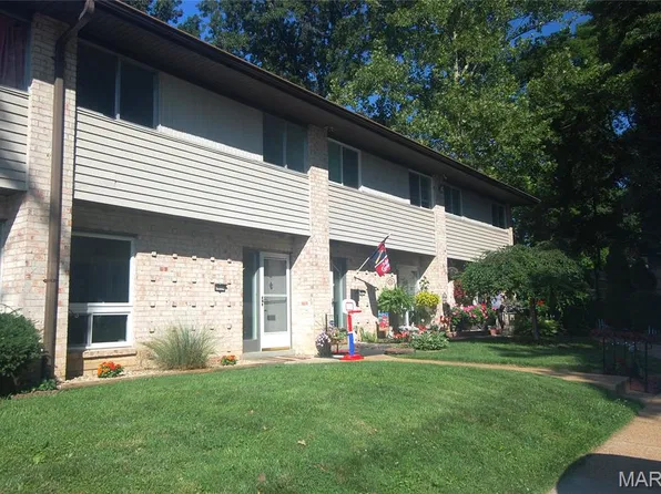 10174 Sakura Dr, Saint Louis, MO 63128