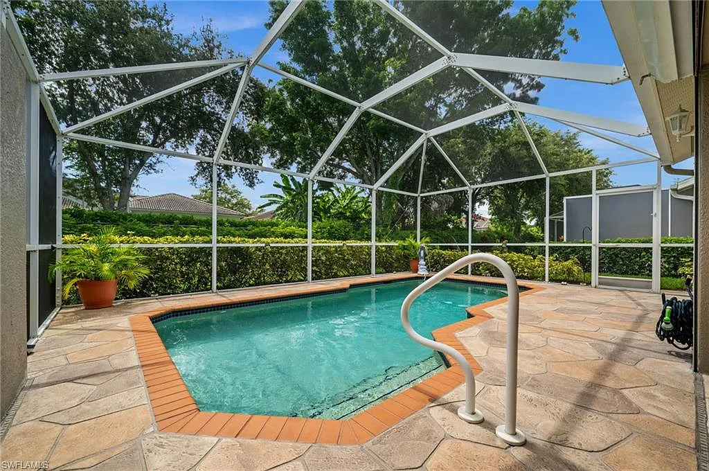 3 bed, 2.0 bath, 1455 sqft, $3,200 — Photo 1