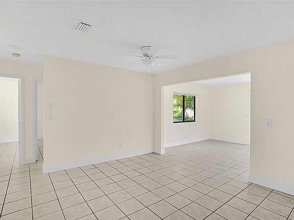 5th image of 2136 20th Ave SW