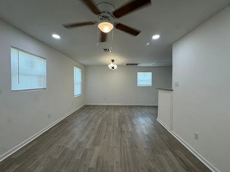 2312 Lilly St — Photo 3