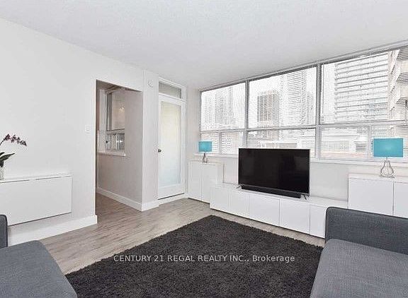 4th image of 30 Gloucester St #1107