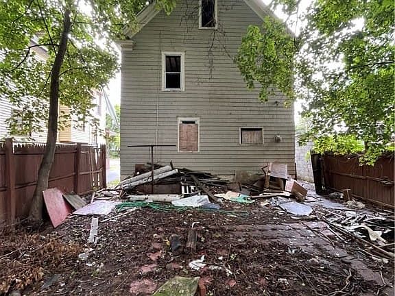 4th image of 270 W Corning Ave