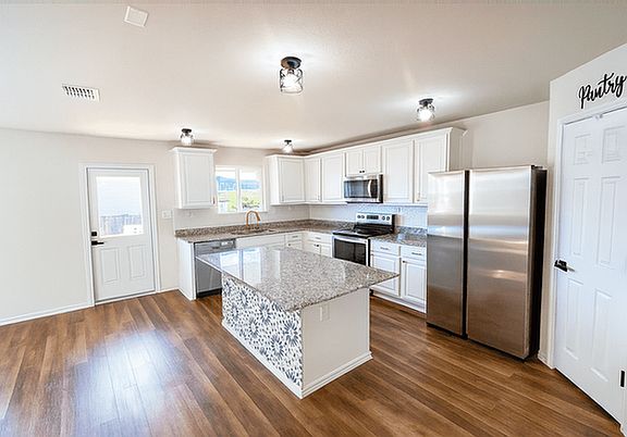 4th image of 6135 Willow Point Blvd