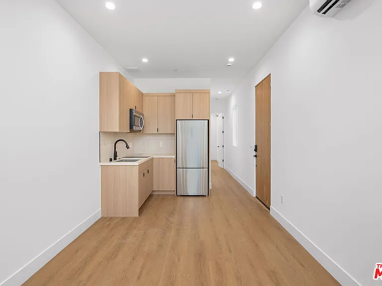 5225 W 20th St #1/2 — Photo 5