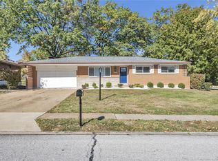 8946 Red Oak Dr, Saint Louis, MO