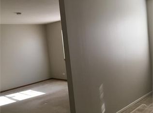 15 N Victoria Ln APT B, Streamwood, IL 60107