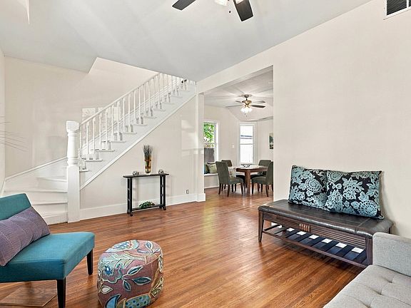 4th image of 305 W 2nd St