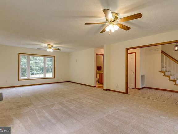 Spacious Family Rm view to hall 