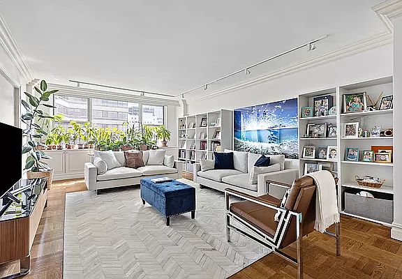 4th image of 175 E 62nd St APT 9D