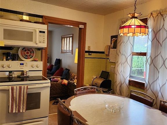 5th image of 112 Franklin St
