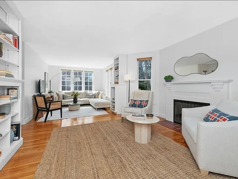 284 Lake Ave — Photo 9