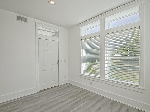 5th image of 9900 Martha Ln