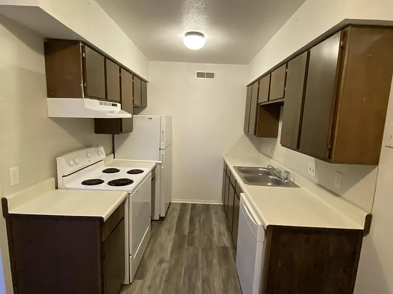 340 W Dogwood St — Photo 3