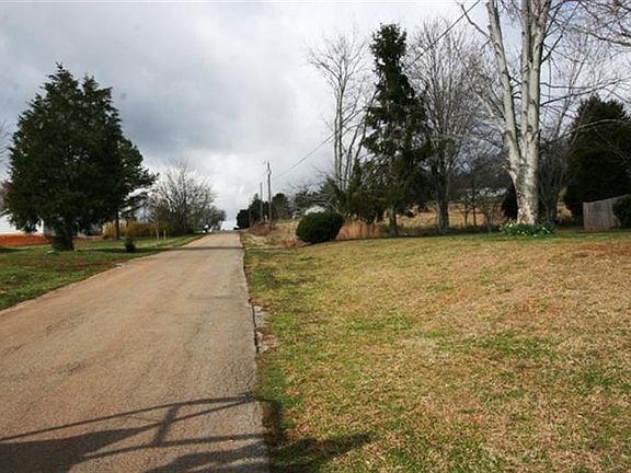 3rd image of 337 Cherokee Cir