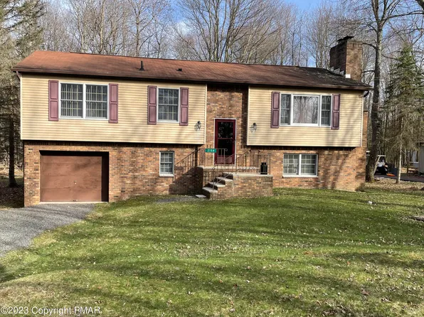 2159 Tuscarora Dr, Pocono Lake, PA 18347