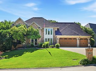 8701 Lake Ridge Dr, Darien, IL 60561
