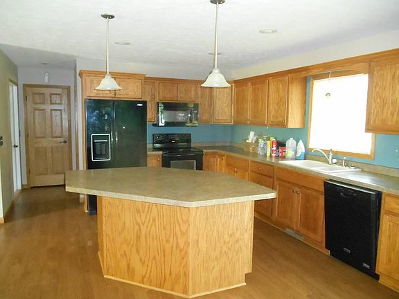 3rd image of 107 J St