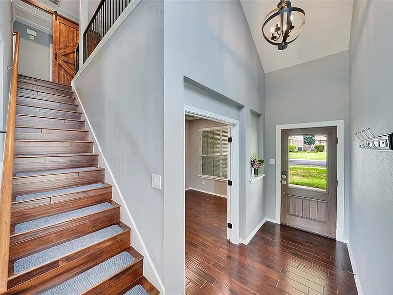 11129 Persimmon Gap Dr — Photo 10