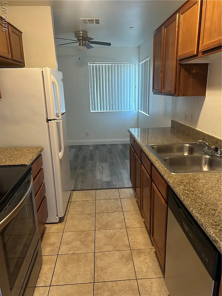 2 bed, 2.0 bath, 945 sqft, $1,700 — Photo 2