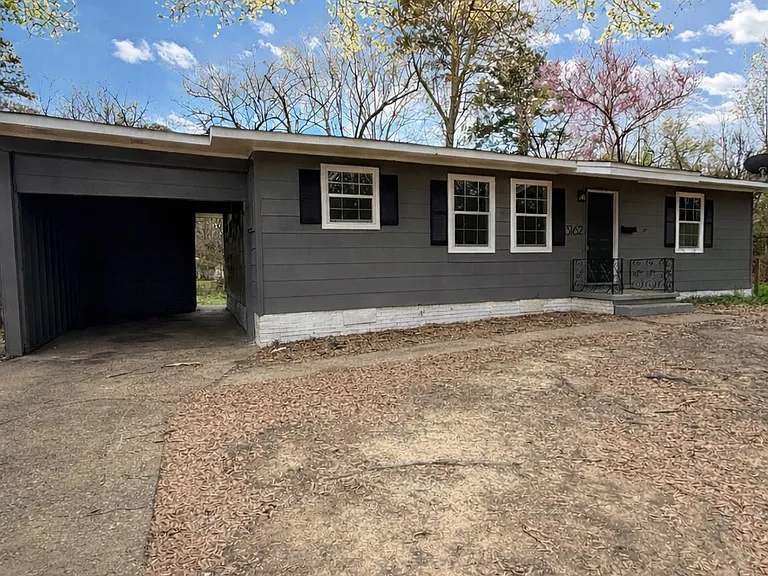 Woodside Dr — Photo 1