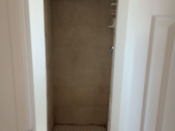 5th image of 527 N Main St #3