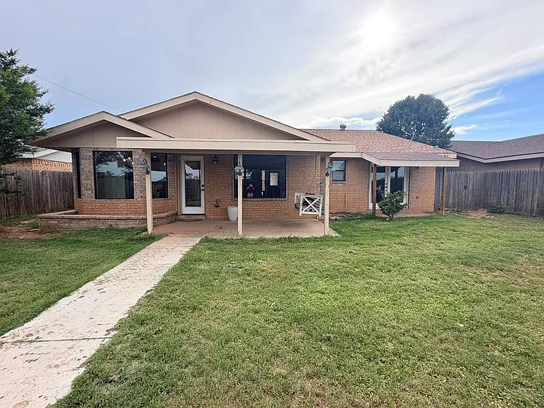 8814 Holiday Dr — Photo 16