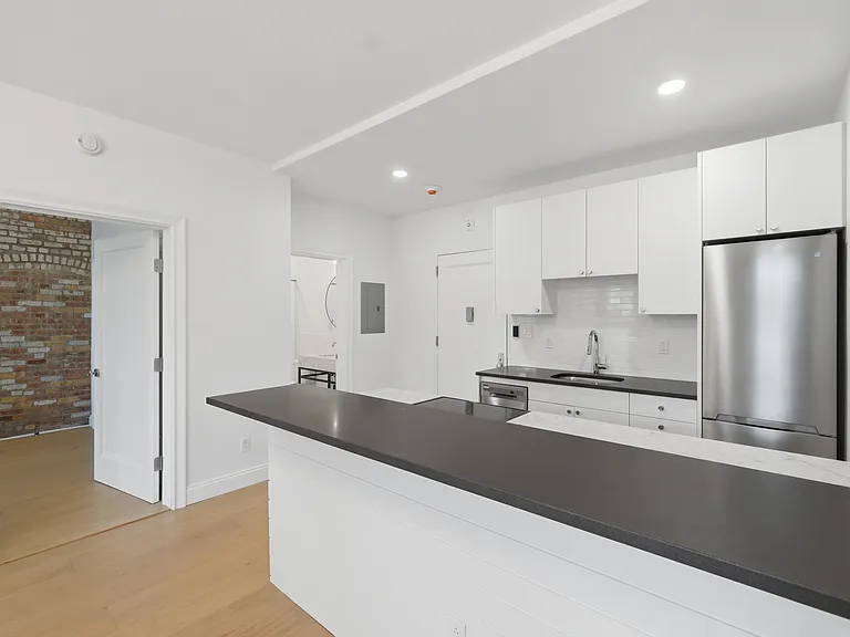 207 Main St #5 — Photo 6