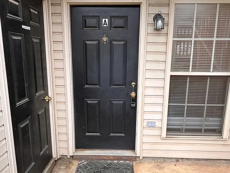 5005 Chancellor Sq NW — Photo 2