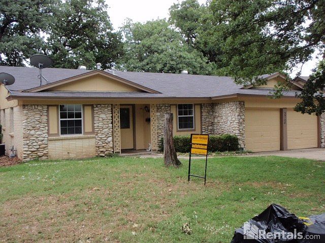 1st image of 3704 Falcon Dr