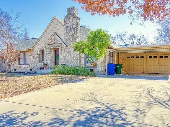 3rd image of 204 Lovera Blvd