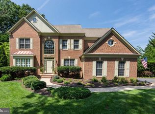 11001 Sweetmeadow Dr, Oakton, VA 22124