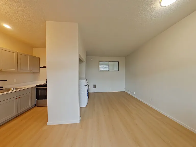 University Manor - Newly Renovated Units just a short walk from Campus! — Photo 98