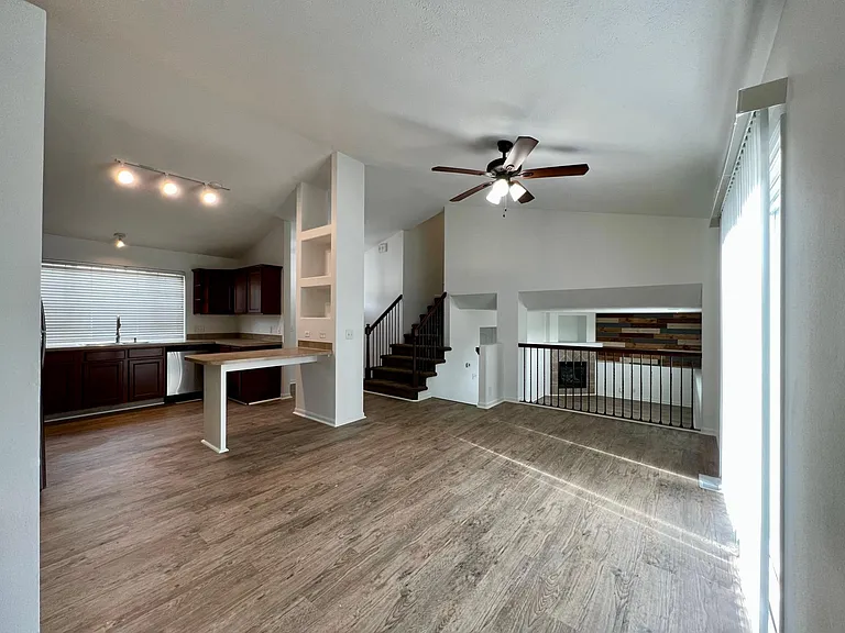 7413 Potter St — Photo 2