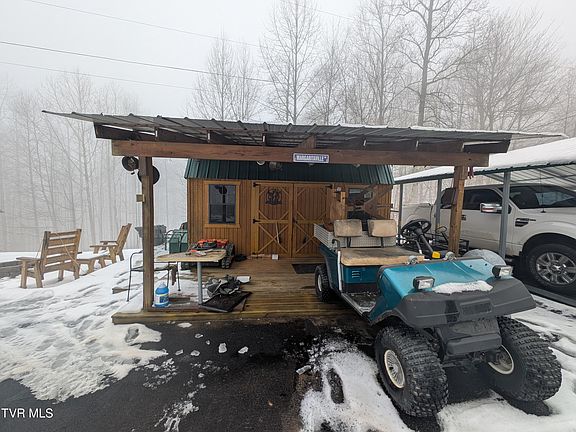 4th image of 4887 The Lake Rd