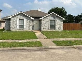 2212 Waterway Dr, Mesquite, TX 75181