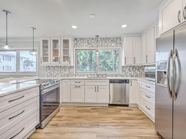 7 Seagrove Ln APT B, Isle Of Palms, SC 29451