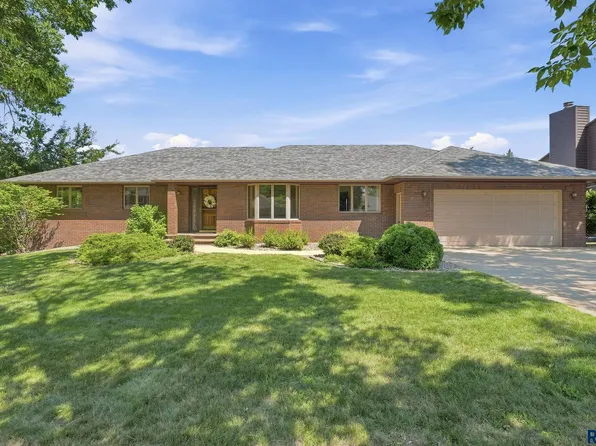 4700 S Deerfield Cir, Sioux Falls, SD 57105