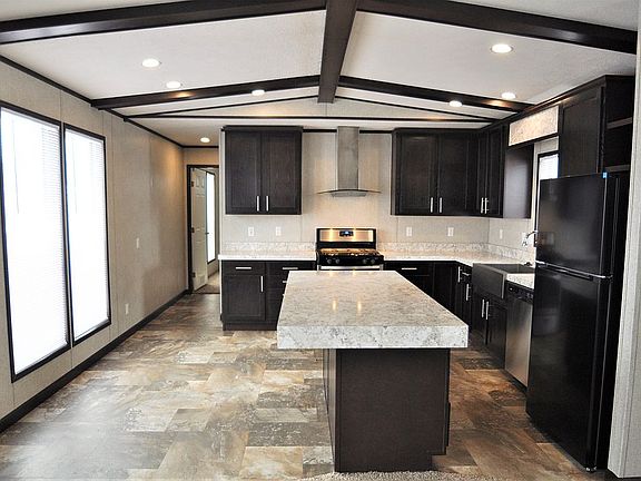 4th image of 955 Acorn Dr
