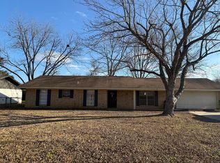 1806 W Point Tap Rd, Palestine, TX 75803