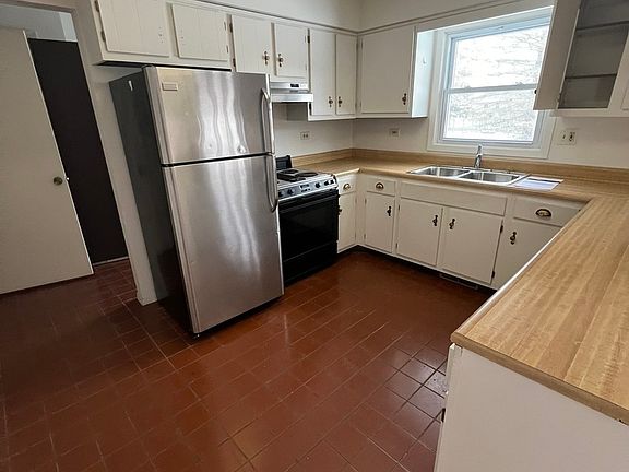 4th image of 12722 W Adelaide Ave